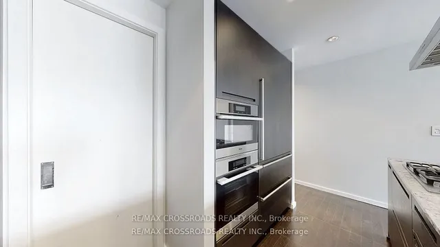 Additional image 12 of 180 University Ave Unit 2803