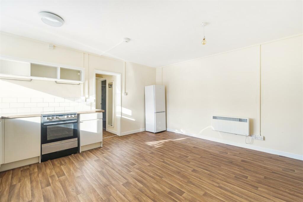 Additional image 3 of Wylye