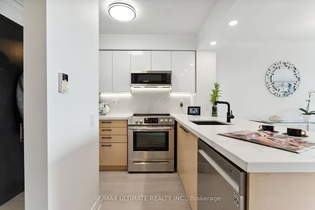 Additional image 29 of 2 Clairtrell Rd Unit #1008