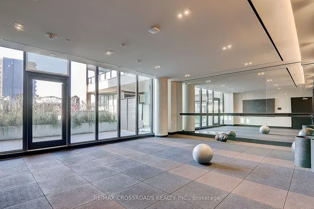 Additional image 34 of 270 Dufferin St Unit LPH3