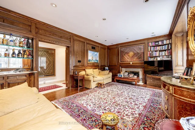 Additional image 15 of 6 Versailles Crt