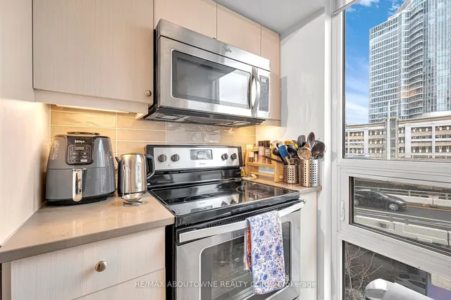 Additional image 13 of 25 Lower Simcoe St Unit 508