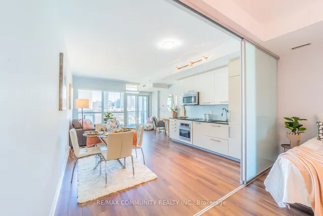 Additional image 11 of 210 Simcoe St Unit 1210