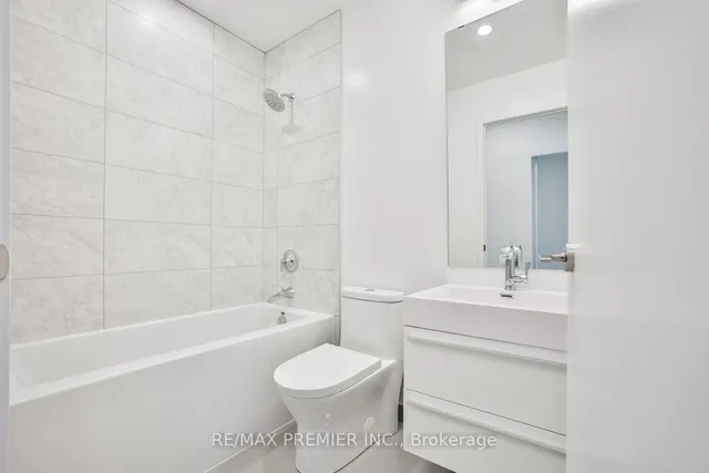 Additional image 8 of 39 Roehampton Ave Unit 3010