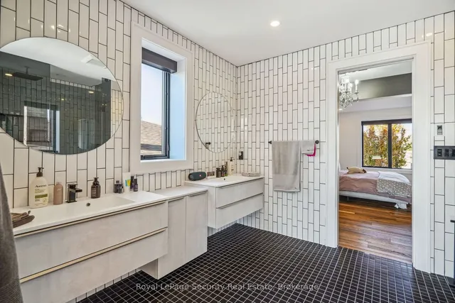 Additional image 16 of 24 Carousel Crt