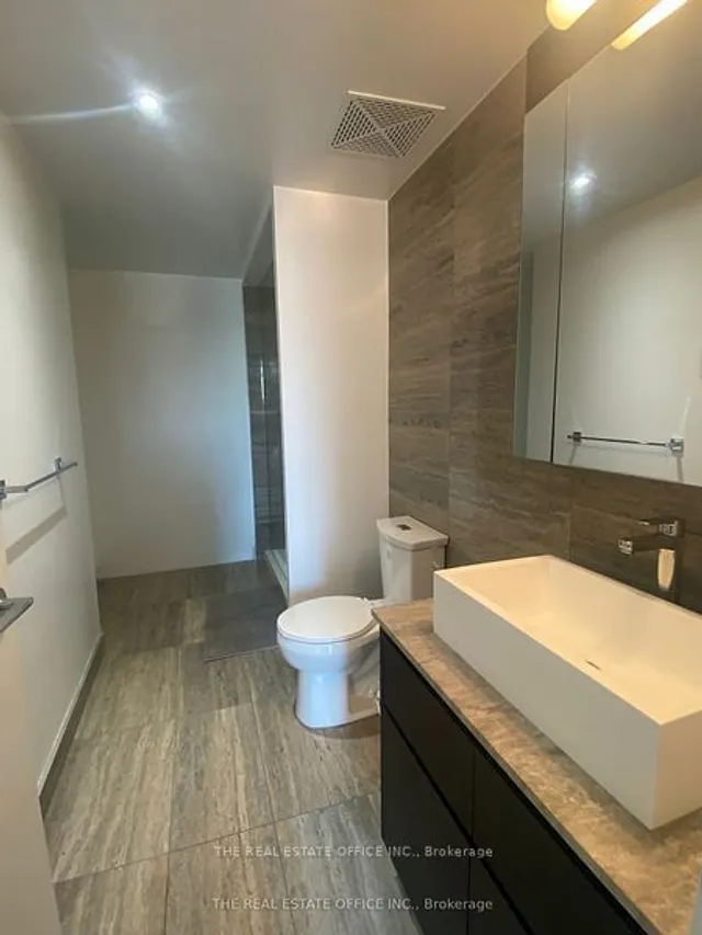 Additional image 25 of 112 Fort York Blvd Unit G09