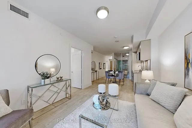 Additional image 15 of 118 Merchants' Wharf Unit 320