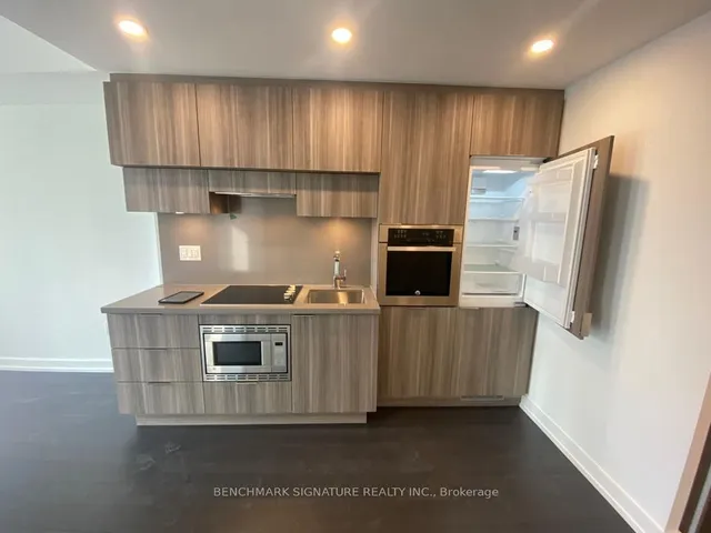 Additional image 5 of 39 Roehampton Ave Unit 710