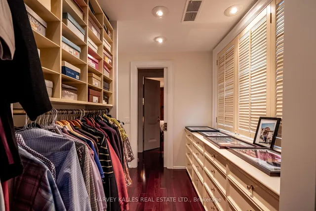 Additional image 24 of 6 Versailles Crt