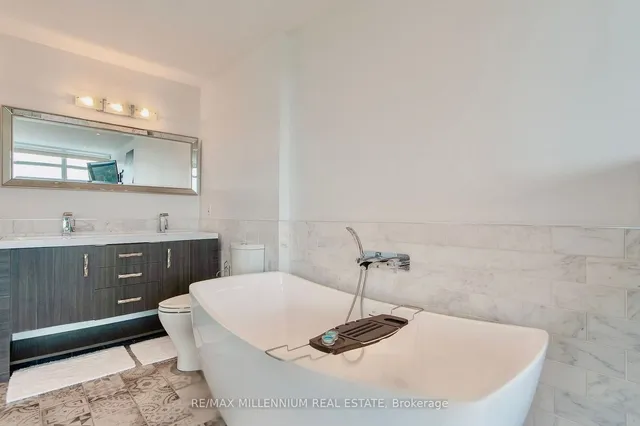 Additional image 11 of 250 Manitoba St Unit 827