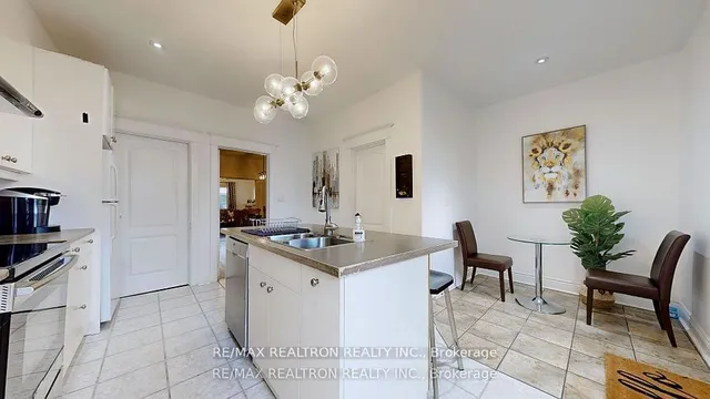 Additional image 13 of 12 Lark St