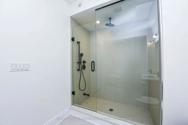 Additional image 29 of 71 Elder Ave Unit 64