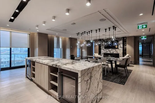 Additional image 38 of 118 Merchants' Wharf Unit 320