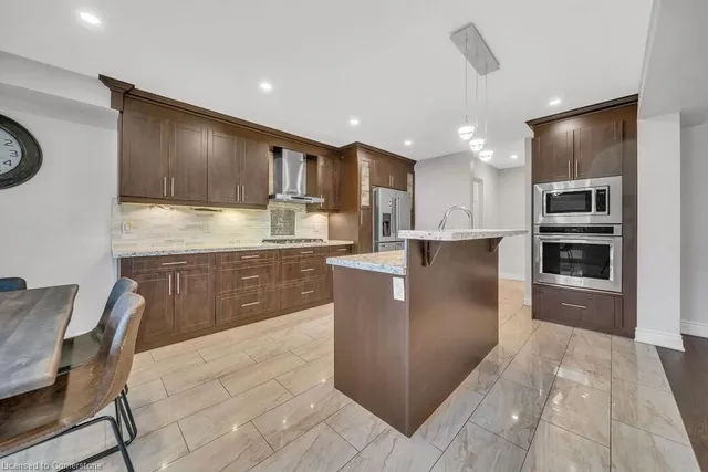 Additional image 8 of 425 Woodbine Ave