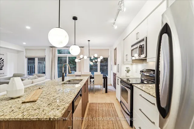 Additional image 11 of 365B Roehampton Ave