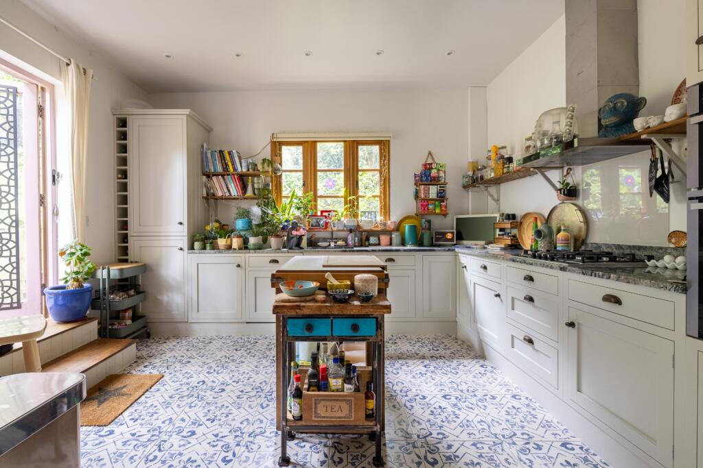 Additional image 13 of The heart of Glastonbury