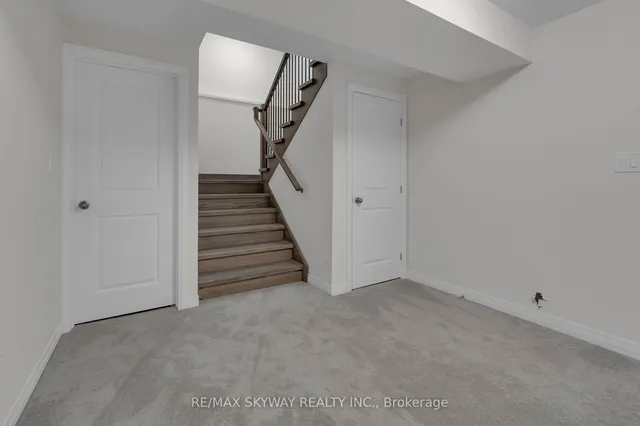 Additional image 34 of 972 Stonecliffe Walk Unit 18