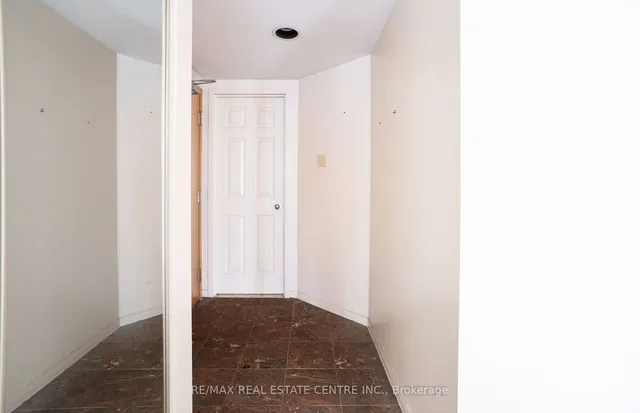Additional image 22 of 99 Harbour Sq Unit 1702