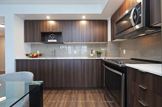 Additional image 16 of 225 Village Green Sq Unit 607