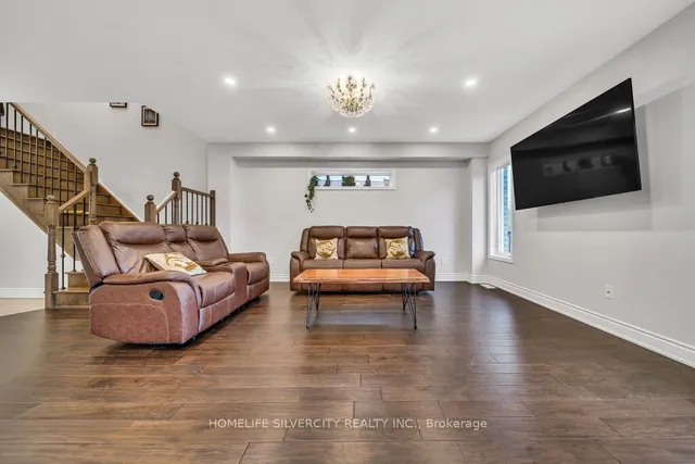 Additional image 6 of 425 Woodbine Ave
