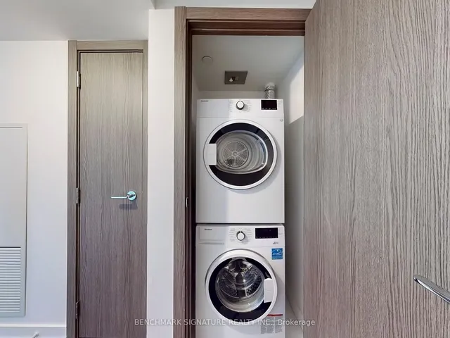 Additional image 17 of 19 Bathurst St Unit 2003