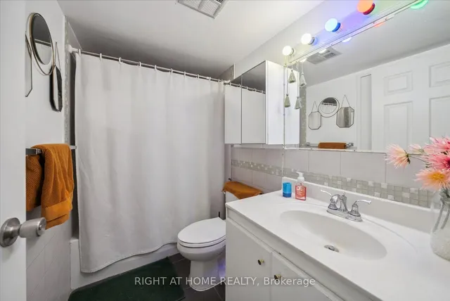 Additional image 30 of 633 Bay St Unit 1407