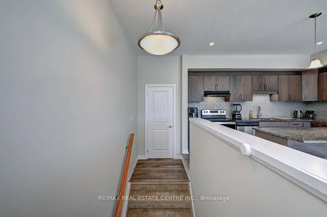 Additional image 19 of 261 Woodbine Ave