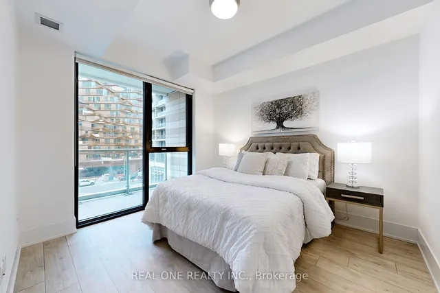 Additional image 20 of 118 Merchants' Wharf Unit 320