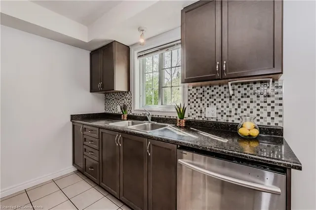 Additional image 14 of 55 Mooregate Cres Unit 8