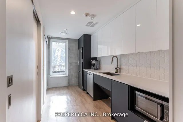 Additional image 31 of 71 Simcoe St Unit 904