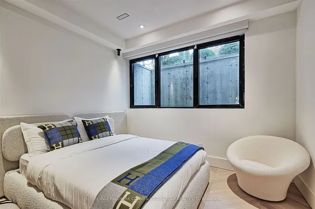 Additional image 26 of 63 Pears Ave