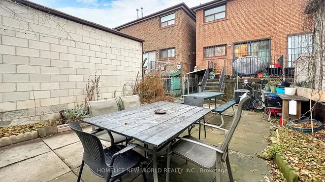 Additional image 34 of 32 Markham St