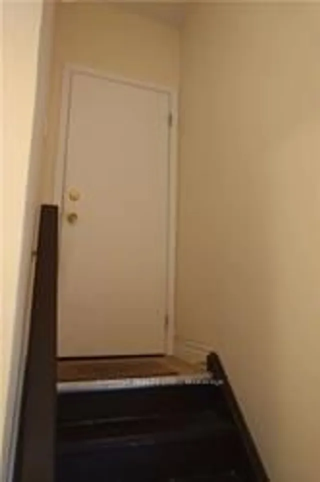 Additional image 26 of 2011 Dundas St