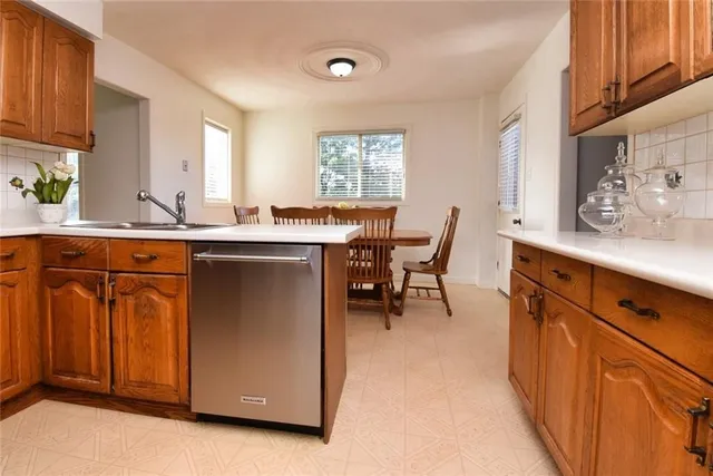 Additional image 8 of 244 MICHENER Cres