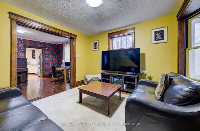 Additional image 10 of 118 College St