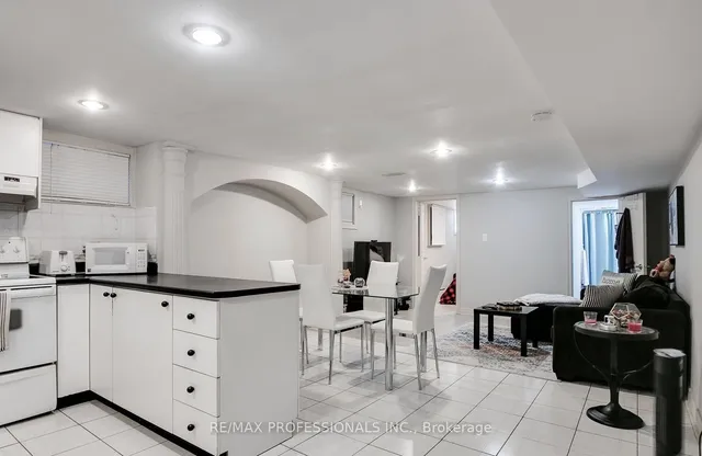 Additional image 7 of 176 Rosemount Ave