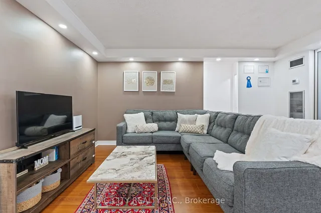 Additional image 4 of 633 Bay St Unit 721