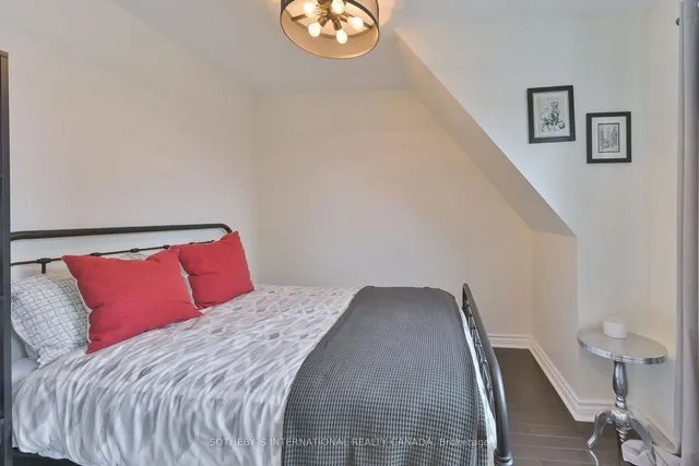 Additional image 22 of 37 Dupont St