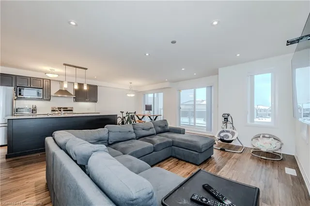 Additional image 21 of 27 Valencia Ave