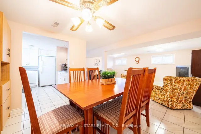 Additional image 28 of 30 Orangewood Cres