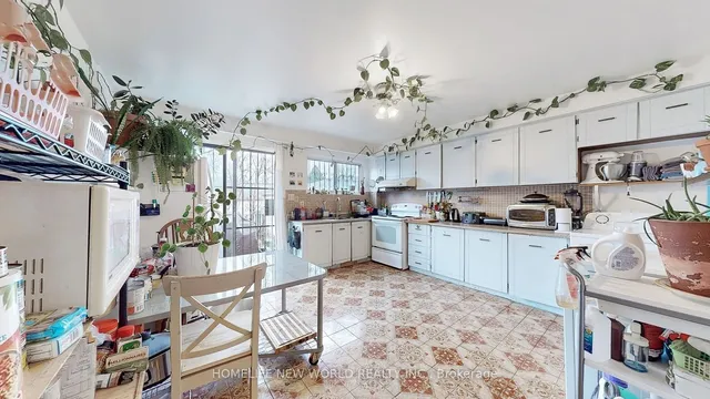 Additional image 2 of 32 Markham St