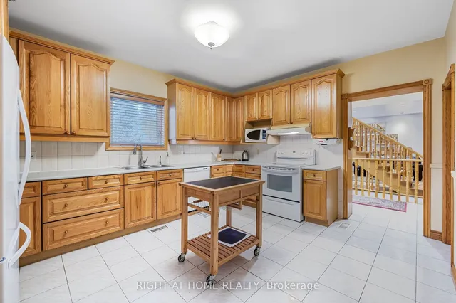 Additional image 11 of 186 Royalavon Cres