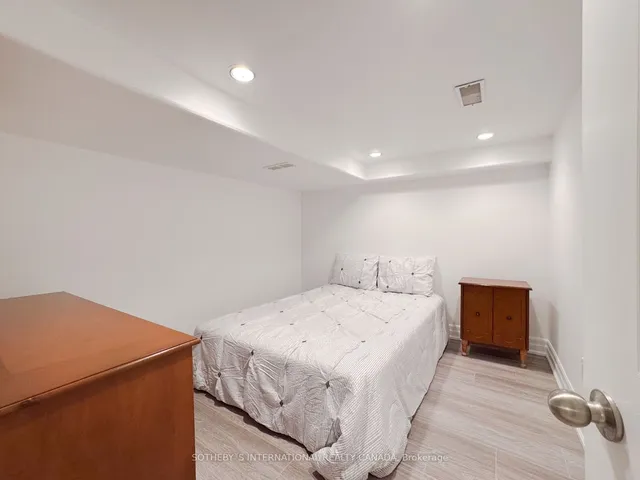 Additional image 17 of 1167 Roselawn Ave