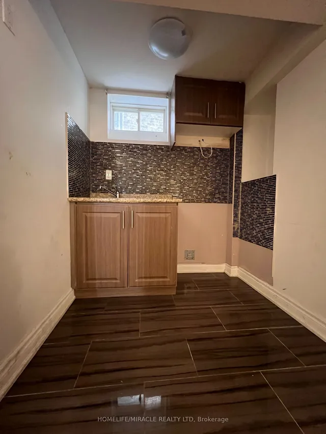 Additional image 36 of 8 Arda Cres