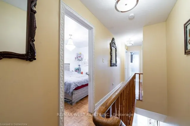 Additional image 12 of 13 Rolyat St