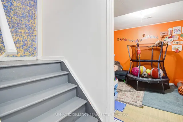 Additional image 34 of 54 Whiteface Cres