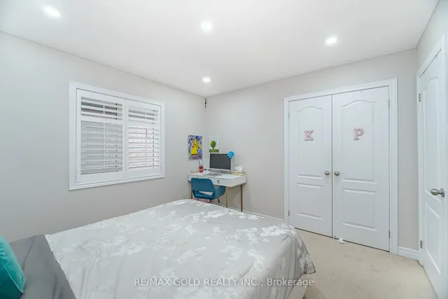 Additional image 27 of 24 Campwood Cres