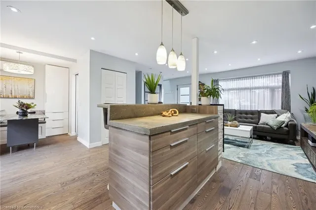 Additional image 8 of 76 Phillip Ave