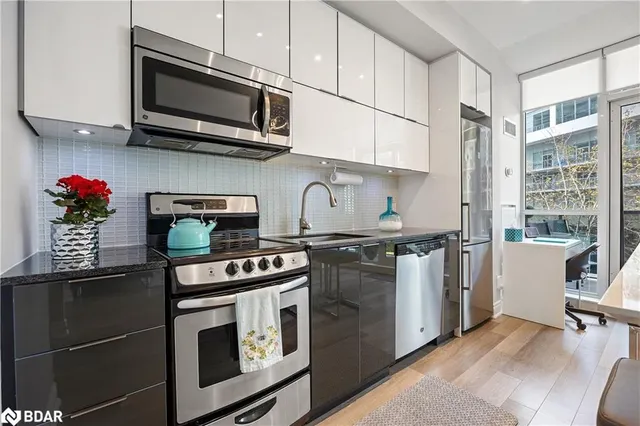 Additional image 18 of 80 Marine Parade Dr Unit 201