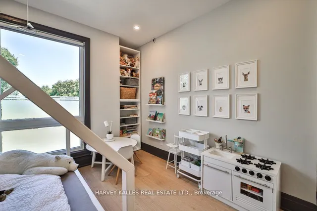 Additional image 27 of 39 Marquette Ave